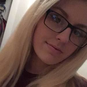 Meet your Posher, Tia